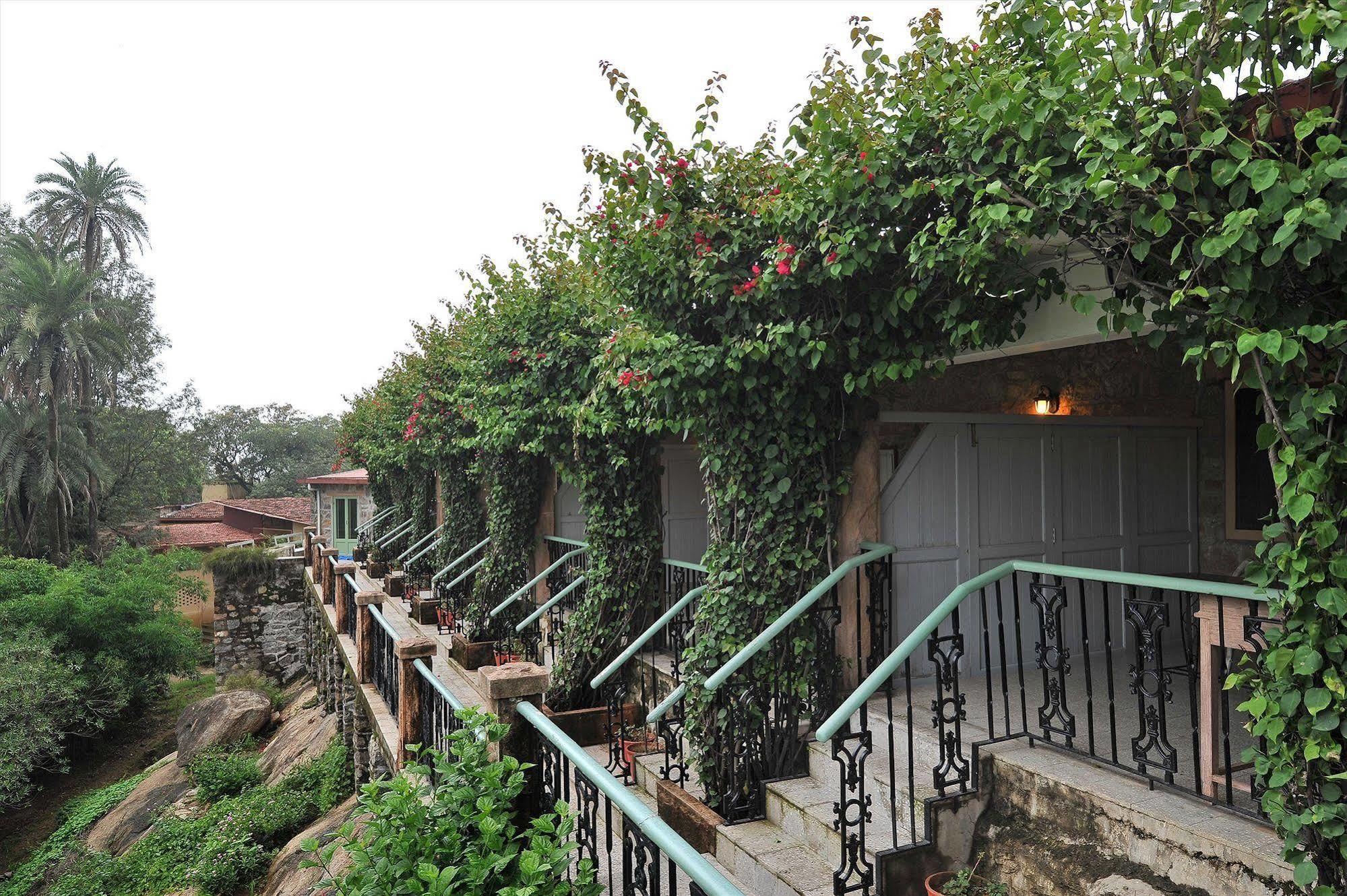 Welcomheritage Connaught House Monte Abu Exterior foto