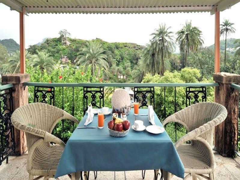 Welcomheritage Connaught House Monte Abu Exterior foto