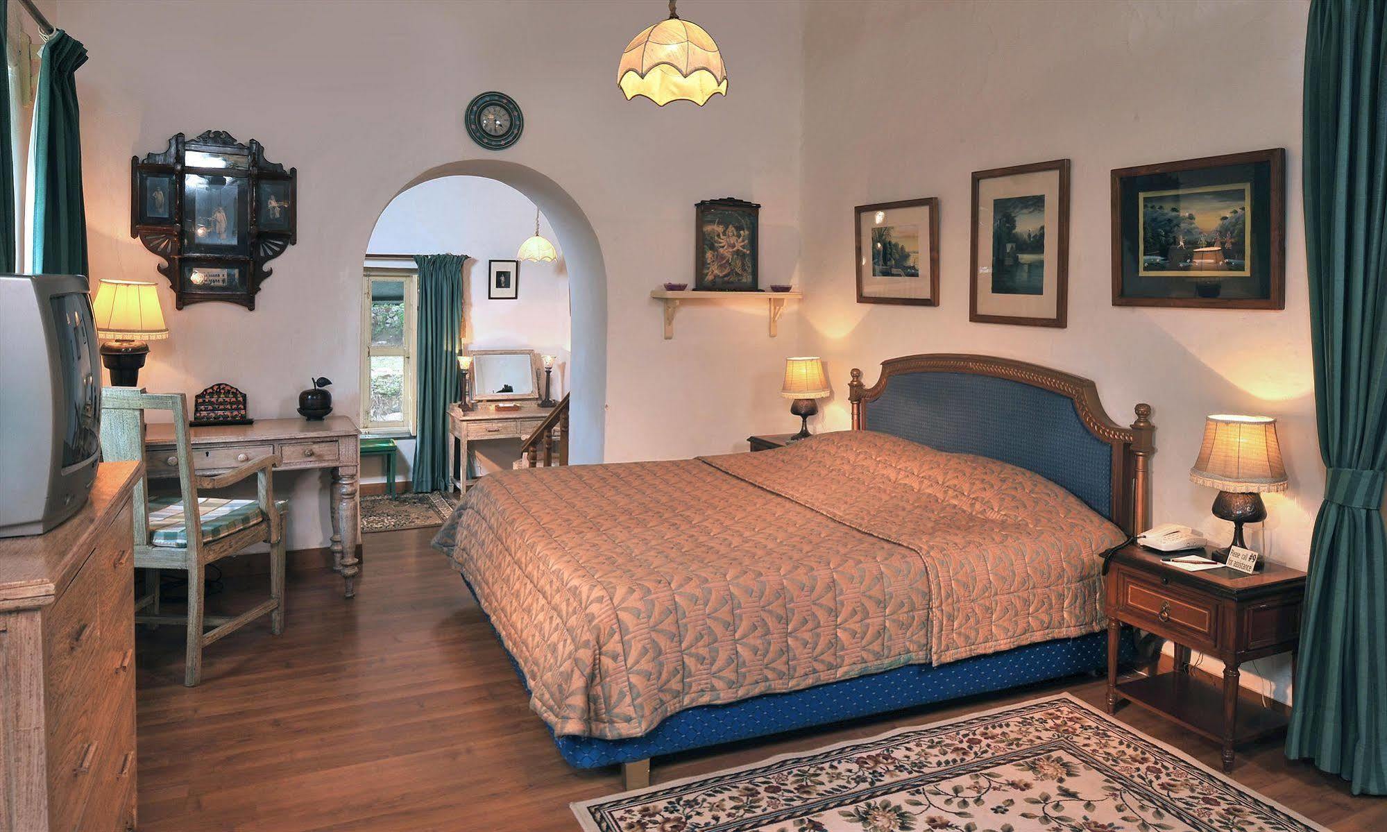 Welcomheritage Connaught House Monte Abu Exterior foto