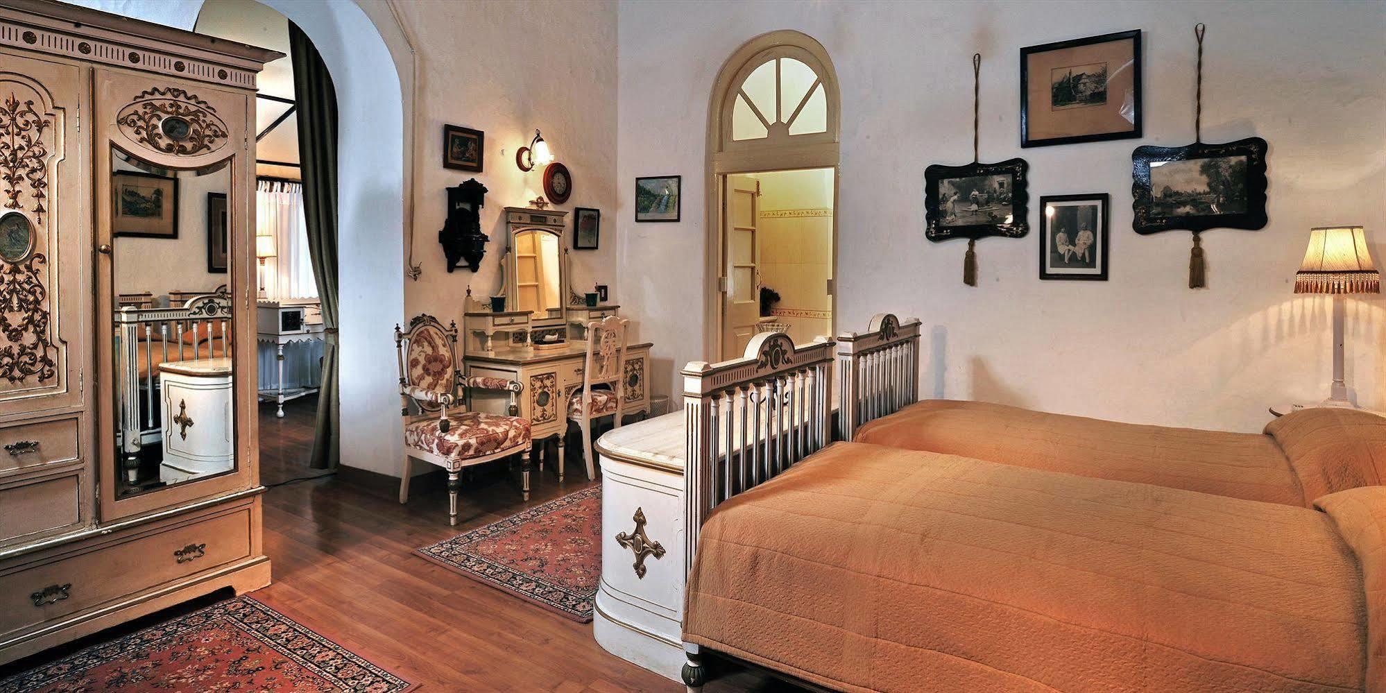 Welcomheritage Connaught House Monte Abu Exterior foto