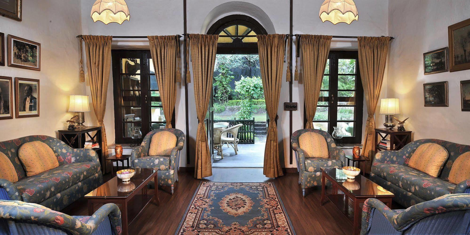 Welcomheritage Connaught House Monte Abu Exterior foto